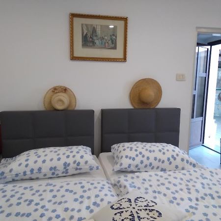 Tourist Farm With Apartments Fig Tree Dekani Bagian luar foto