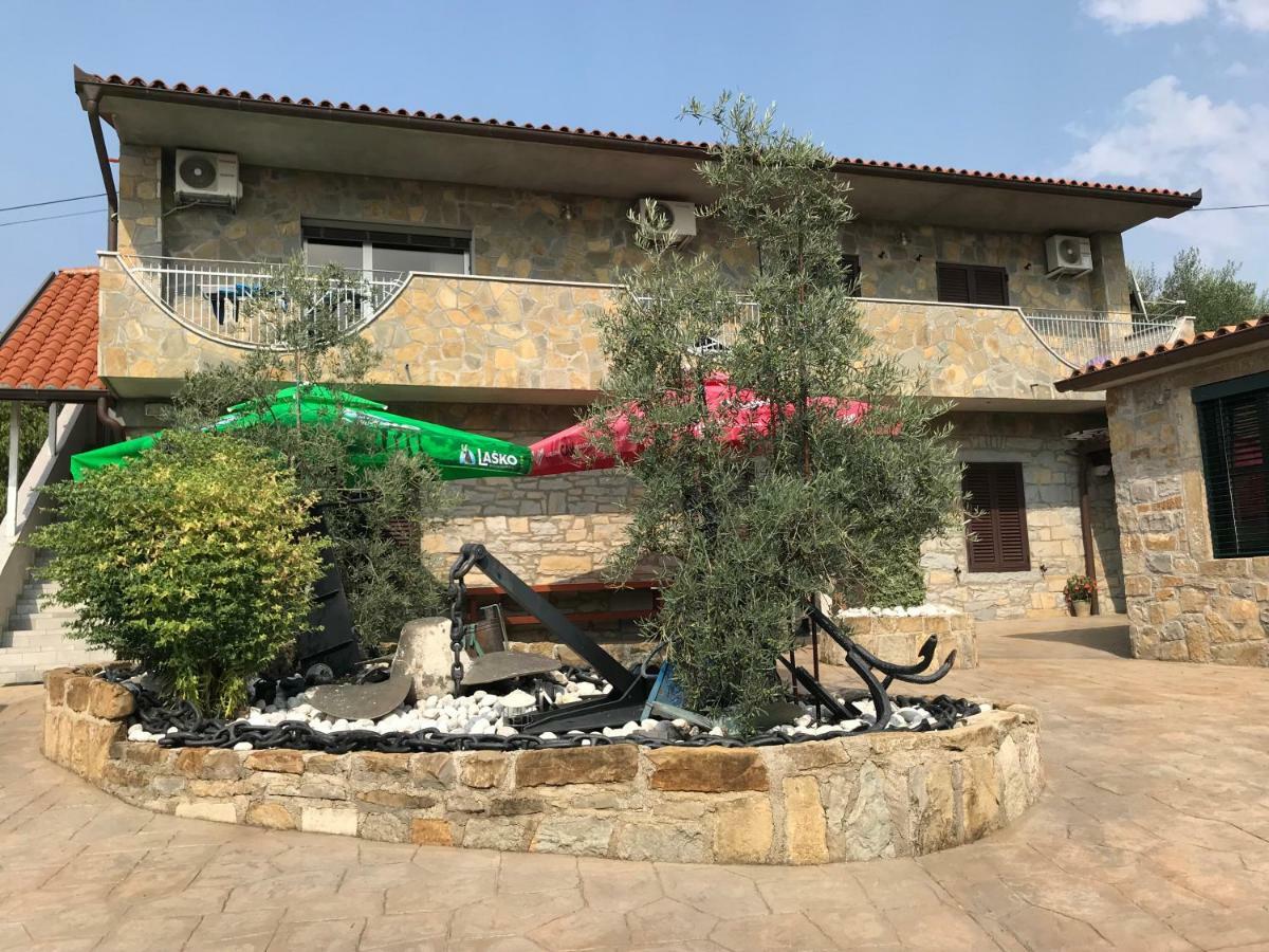 Tourist Farm With Apartments Fig Tree Dekani Bagian luar foto