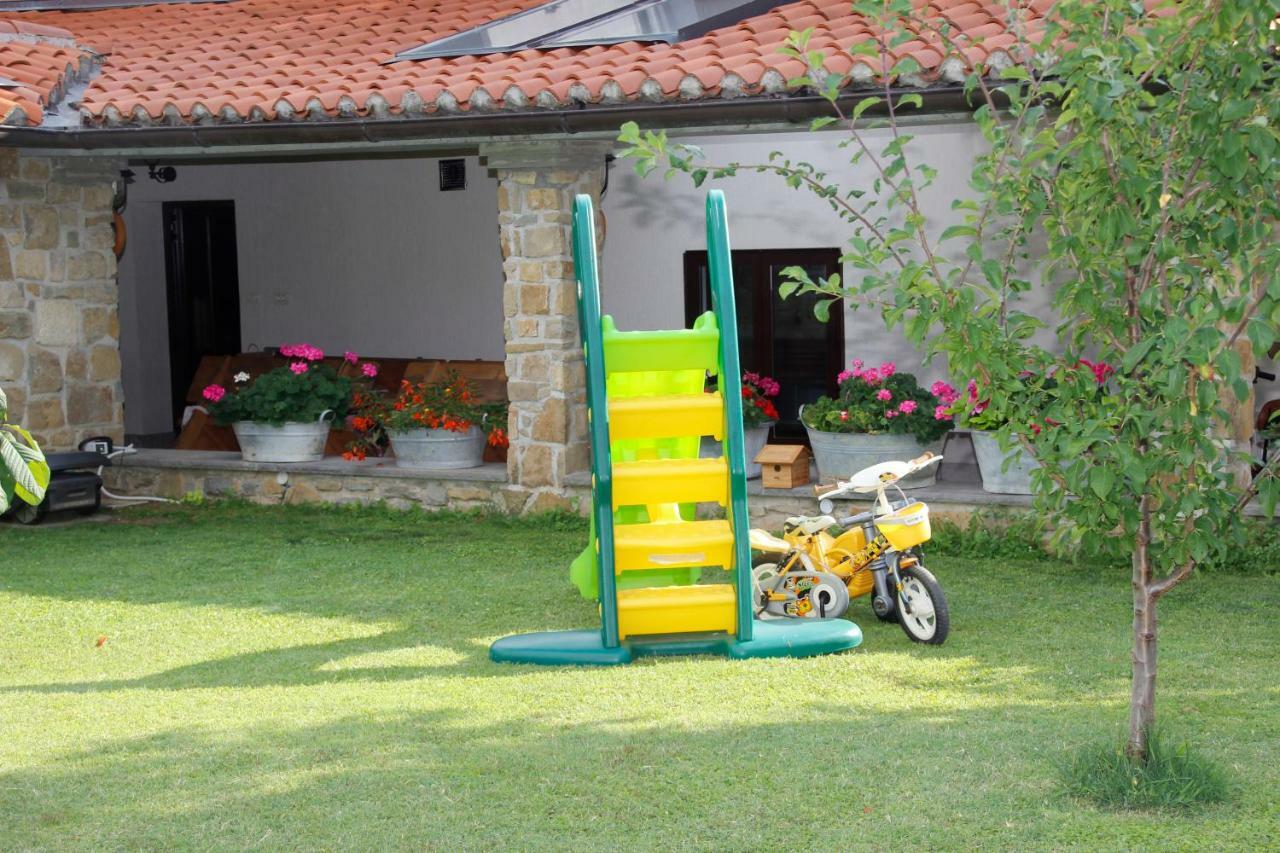 Tourist Farm With Apartments Fig Tree Dekani Bagian luar foto